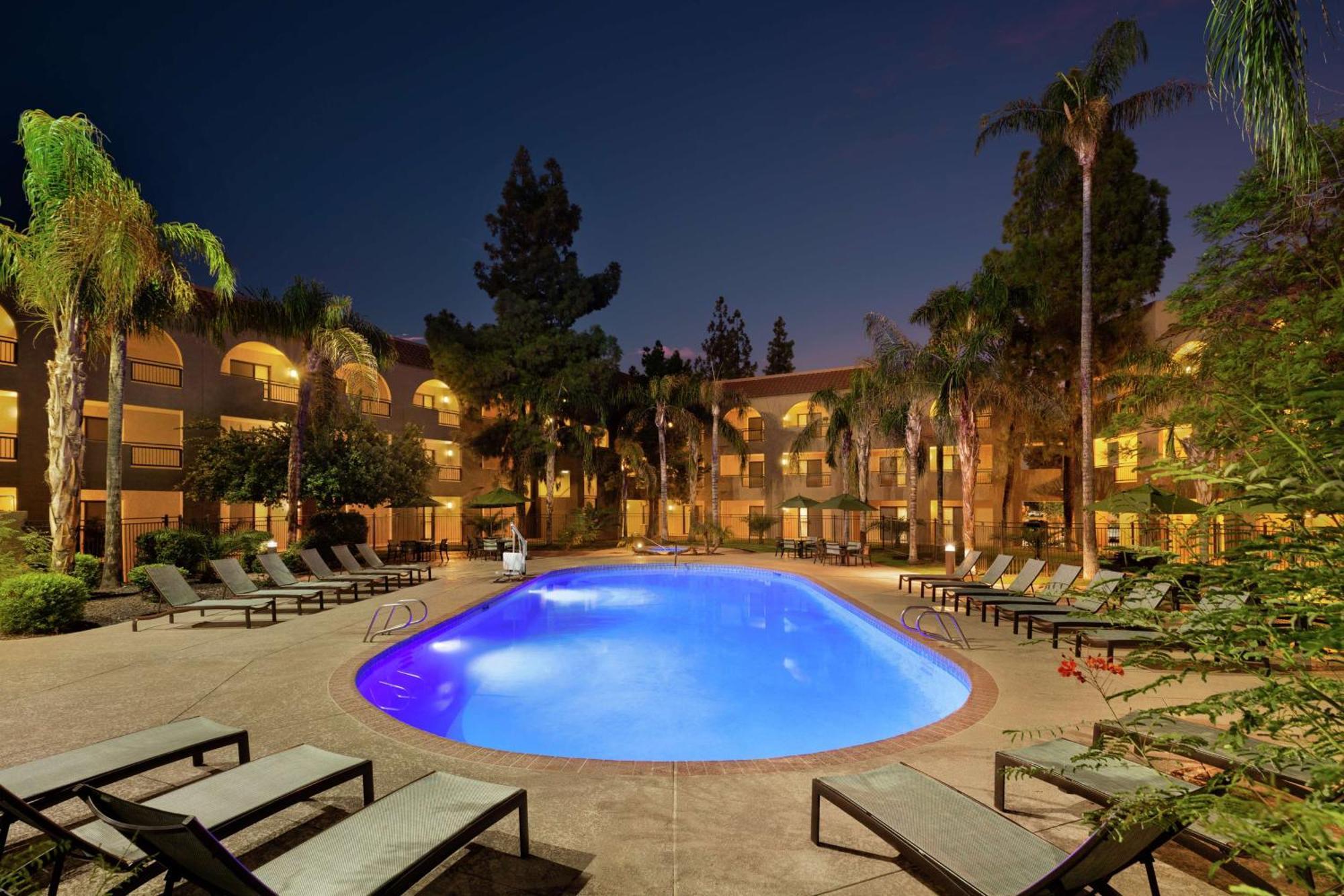 Embassy Suites By Hilton Phoenix Tempe Zewnętrze zdjęcie